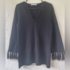 ZARA TEXTURED VISCOSE NYLON BLEND KNIT TUNIC WITH FRINGE BLACK V-NECK; SIZE M
